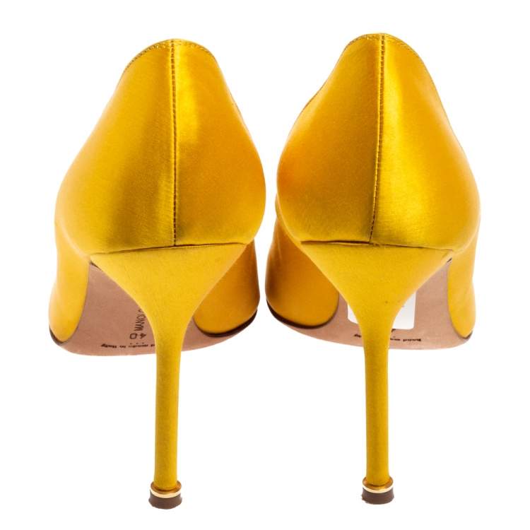 Pre Owned Manolo Blahnik Yellow Satin Hangisi Pearl Embellished Pumps Size 40