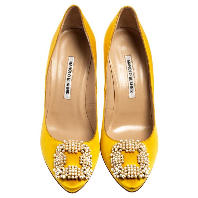 Pre Owned Manolo Blahnik Yellow Satin Hangisi Pearl Embellished Pumps Size 40