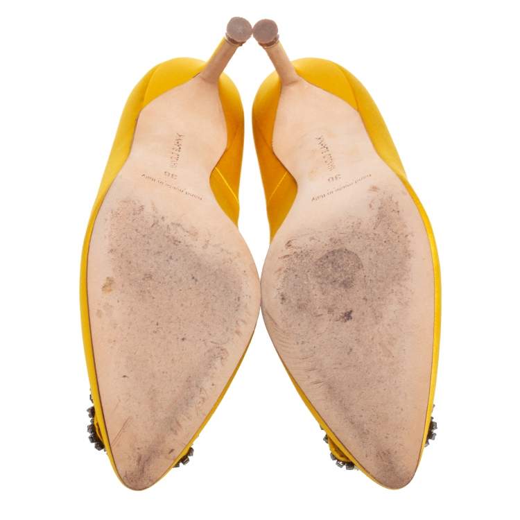 Pre Owned Manolo Blahnik Yellow Satin Hangisi Pumps Size 36