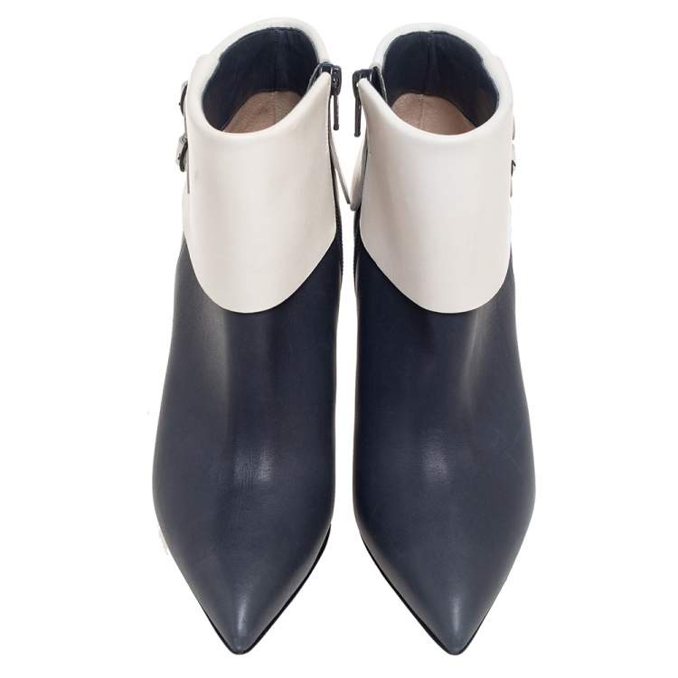 Pre Owned Manolo Blahnik Blue/White Leather Buckle Pointed Toe Ankle Boots Size 36