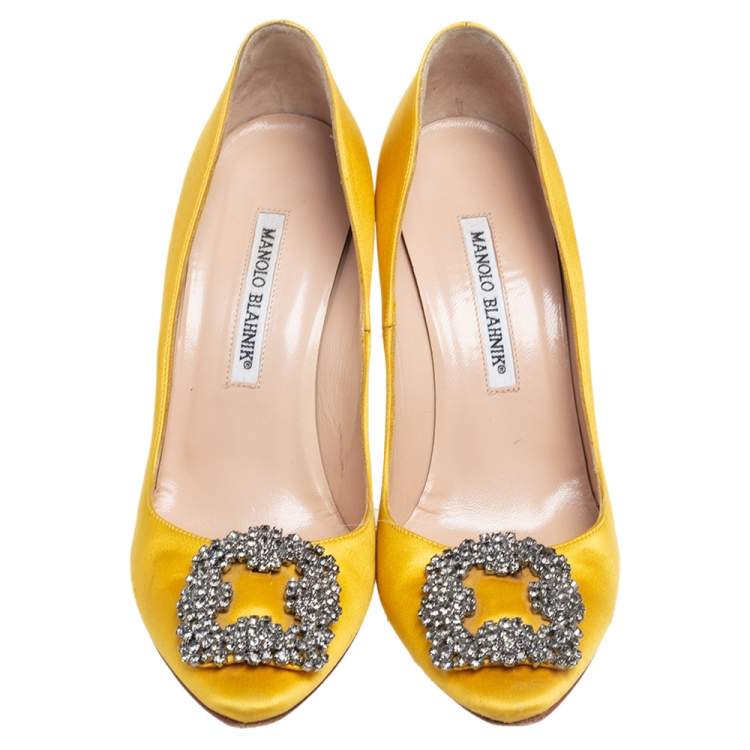 Pre Owned Manolo Blahnik Yellow Satin Hangisi Pumps Size 37.5 
