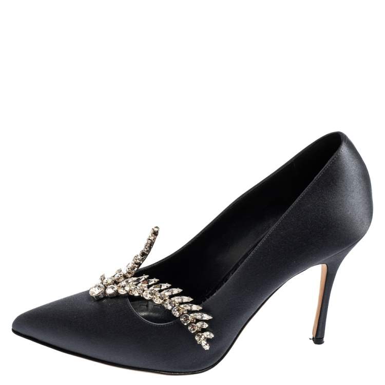 Pre Owned Manolo Blahnik Grey Satin Nadira Crystal Embellished Pointed Toe Pumps Size 38.5