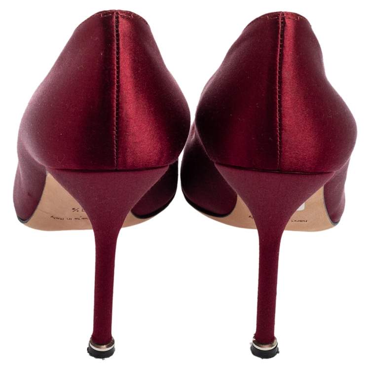 Pre Owned Manolo Blahnik Burgundy Satin Hangisi Pointed-Toe Pumps Size 38.5