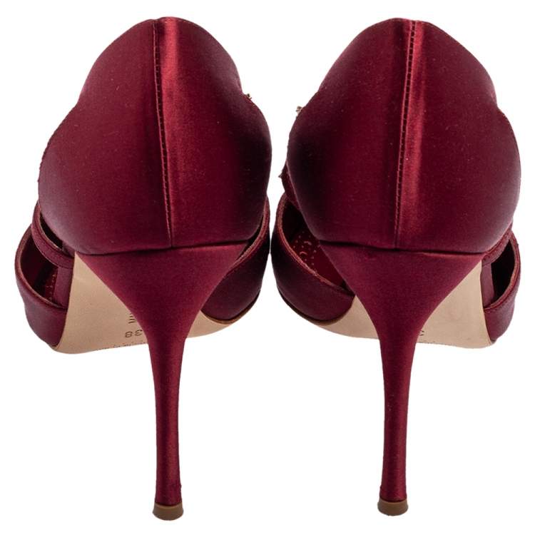 Pre Owned Manolo Blahnik Burgundy Satin Lala Pumps Size 38