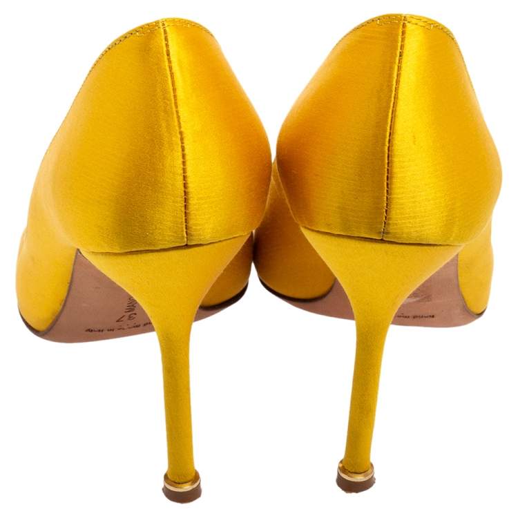 Pre Owned Manolo Blahnik Yellow Satin Pearl Embellished Hangisi Pumps Size 37