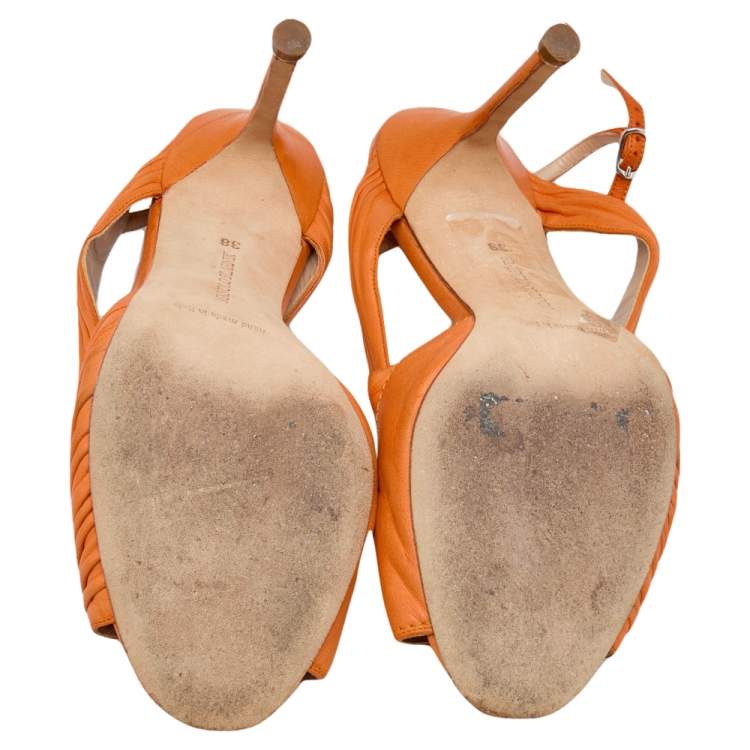 مملوكة مسبقًا Manolo Blahnik Orange Leather Slingback Sandals Size 38
