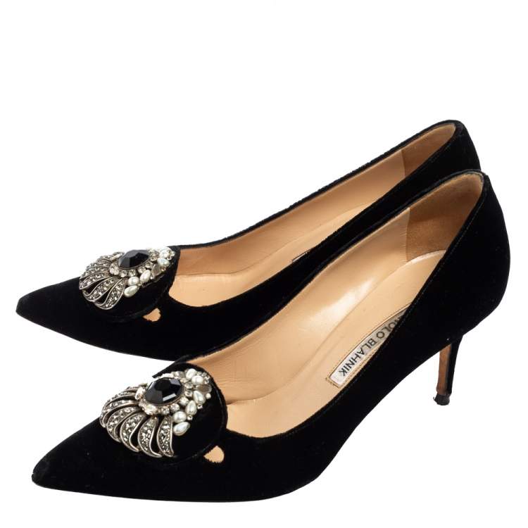 Pre Owned Manolo Blahnik Black Satin Jewel Embellished Pointed-Toe Pumps Size 37.5
