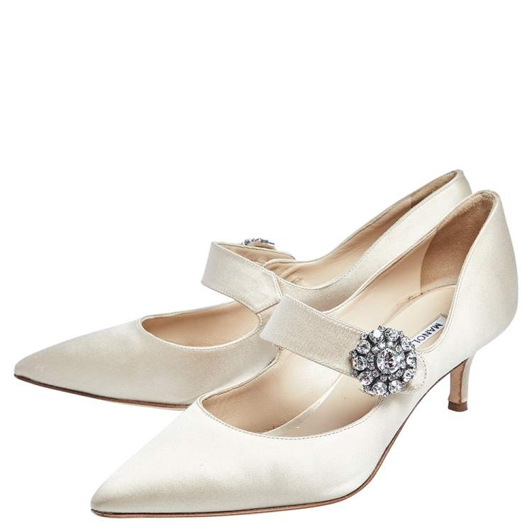 Pre Owned Manolo Blahnik Beige Satin Crystal Embellished Pointed Toe Pumps Size 37