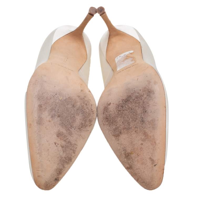 Pre Owned Manolo Blahnik Ivory Satin Okkava Pumps Size 39