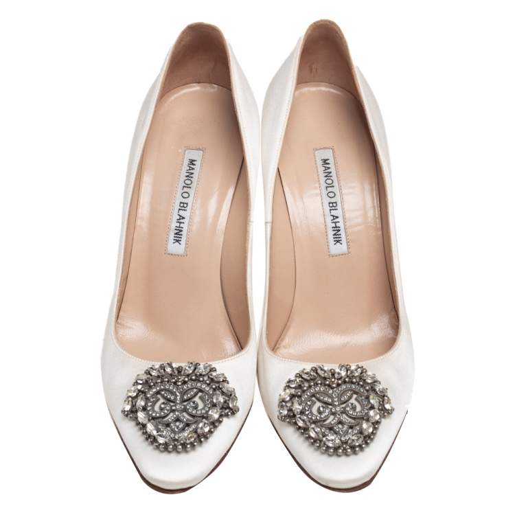 Pre Owned Manolo Blahnik Ivory Satin Okkava Pumps Size 39