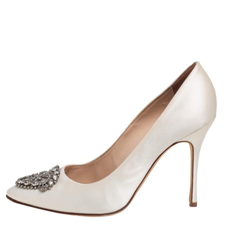 Pre Owned Manolo Blahnik Ivory Satin Okkava Pumps Size 39