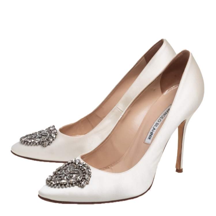 Pre Owned Manolo Blahnik Ivory Satin Okkava Pumps Size 39