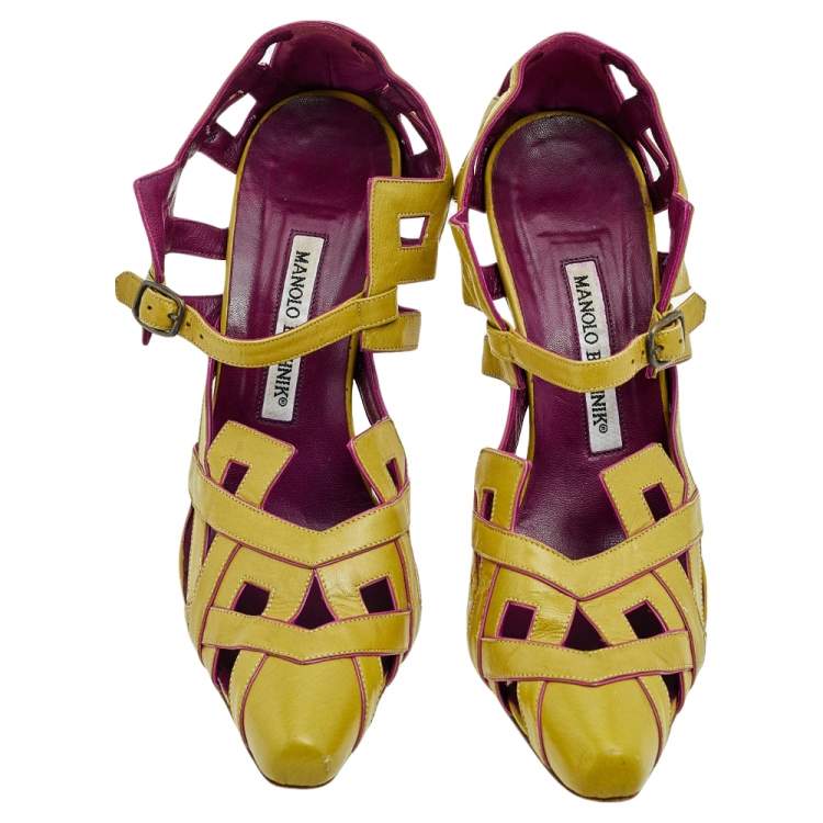 مملوكة مسبقًا Manolo Blahnik Olive Green Leather Mary Jane Cut Out Pointed Toe Pumps Size 37.5