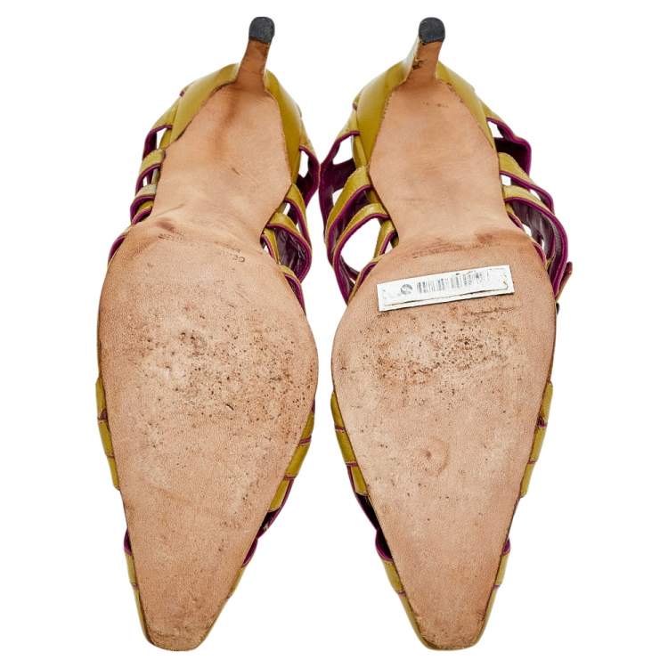 مملوكة مسبقًا Manolo Blahnik Olive Green Leather Mary Jane Cut Out Pointed Toe Pumps Size 37.5