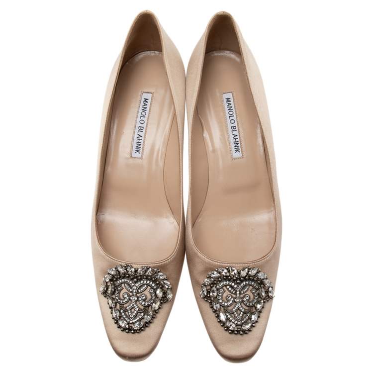 Pre Owned Manolo Blahnik Beige Satin Okkato  Crystal Embellished Pumps Size 40