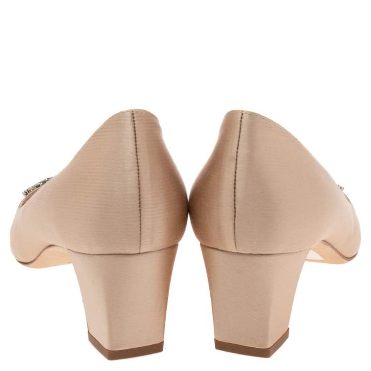 Pre Owned Manolo Blahnik Beige Satin Okkato  Crystal Embellished Pumps Size 40