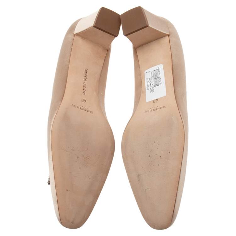Pre Owned Manolo Blahnik Beige Satin Okkato  Crystal Embellished Pumps Size 40