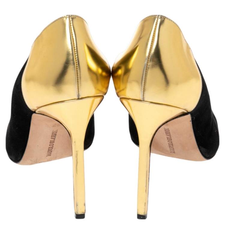 Pre Owned Manolo Blahnik Black/Gold Suede and Gold BB Pointed-Toe Pumps Size 37