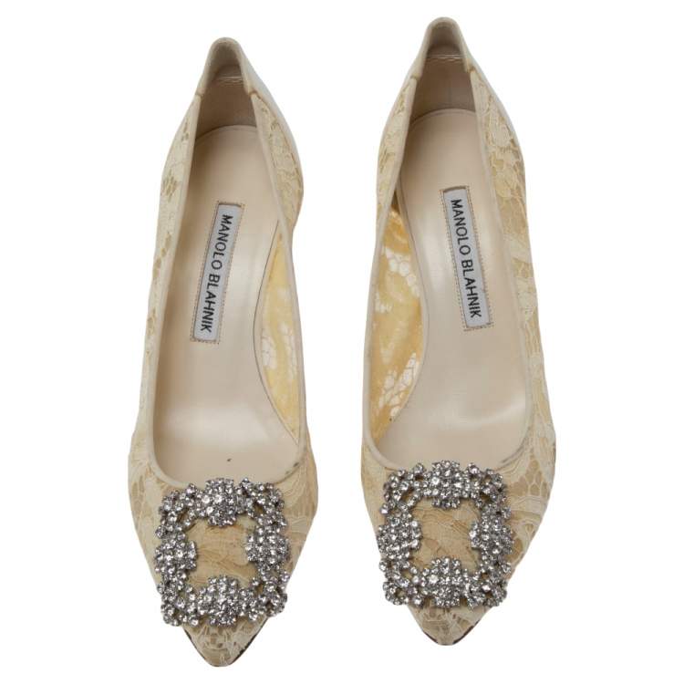 Pre Owned Manolo Blahnik White Lace And Satin Hangisi Pumps Size 35.5
