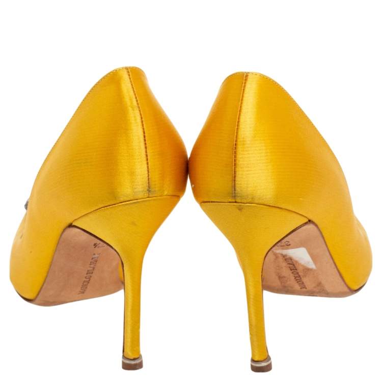 Pre Owned Manolo Blahnik Yellow Satin Hangisi Pumps Size 37.5