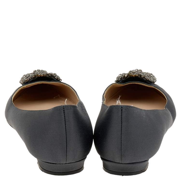 مملوكة مسبقًا Manolo Blahnik Grey Satin Hangisi Ballet Flats Size 37