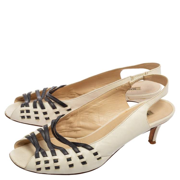 Pre Owned Manolo Blahnik Off-White Leather Open-Toe Slingback Sandals Size 37