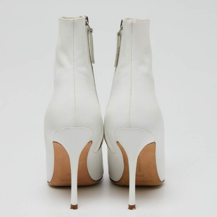 Pre Owned Manolo Blahnik White Leather Ankle Boots Size 36.5