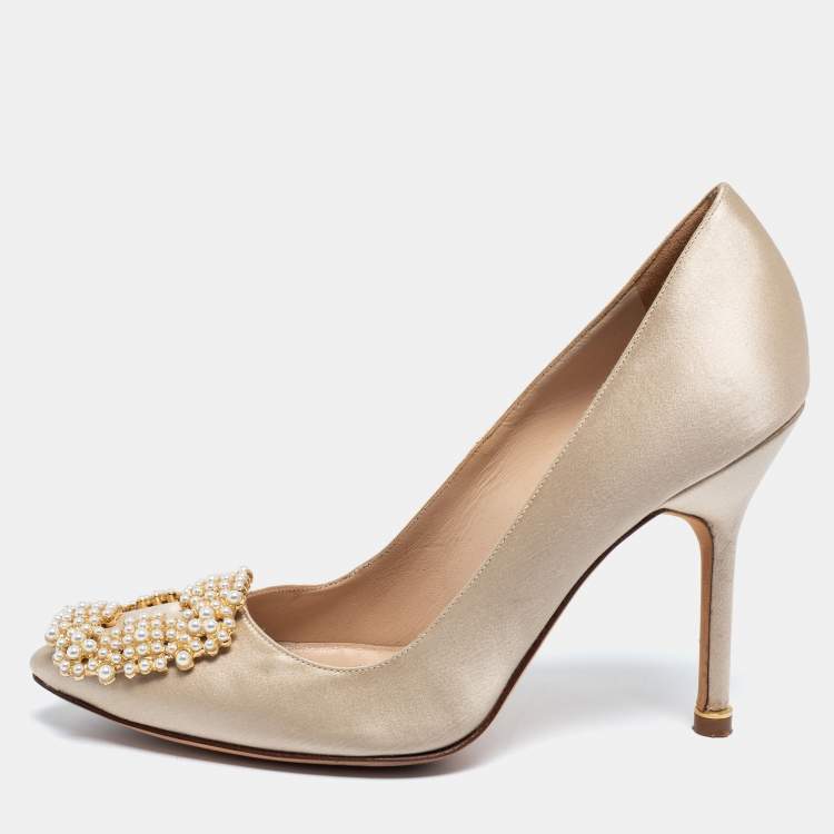 Pre Owned Manolo Blahnik Ivory Satin Pearl Embellished Hangisi Pumps Size 35.5