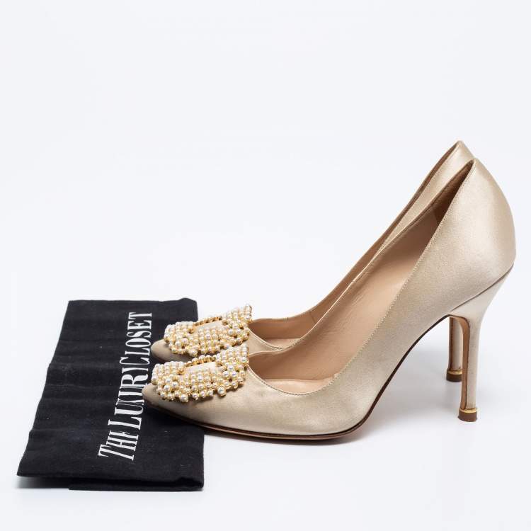 Pre Owned Manolo Blahnik Ivory Satin Pearl Embellished Hangisi Pumps Size 35.5