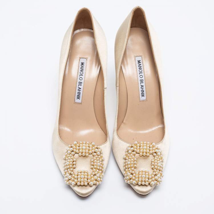 Pre Owned Manolo Blahnik Ivory Satin Pearl Embellished Hangisi Pumps Size 35.5