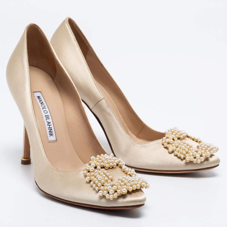 Pre Owned Manolo Blahnik Ivory Satin Pearl Embellished Hangisi Pumps Size 35.5
