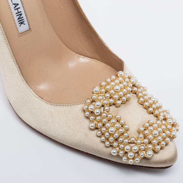 Pre Owned Manolo Blahnik Ivory Satin Pearl Embellished Hangisi Pumps Size 35.5