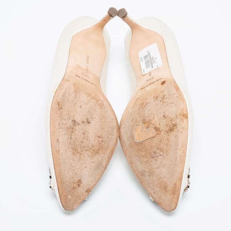 Pre Owned Manolo Blahnik Ivory Satin Hangisi Pumps Size 39.5