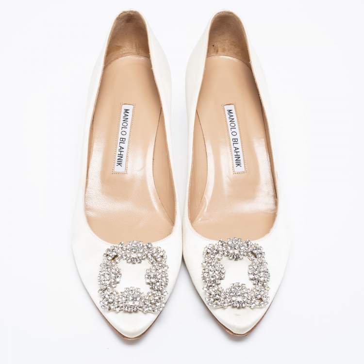 Pre Owned Manolo Blahnik Ivory Satin Hangisi Pumps Size 39.5