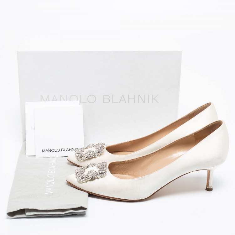 Pre Owned Manolo Blahnik Ivory Satin Hangisi Pumps Size 39.5
