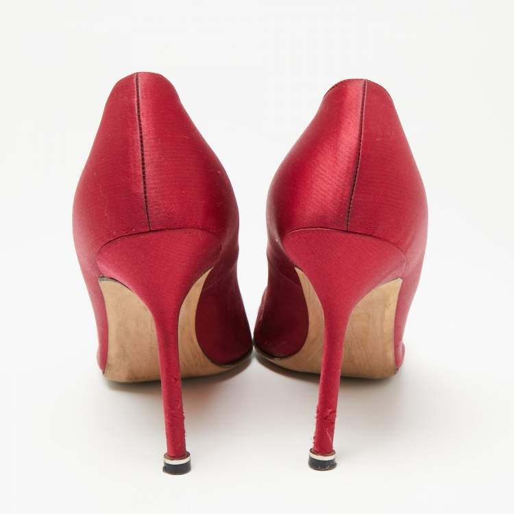 Pre Owned Manolo Blahnik Red Satin Embellished Hangisi Pumps Size 38.5