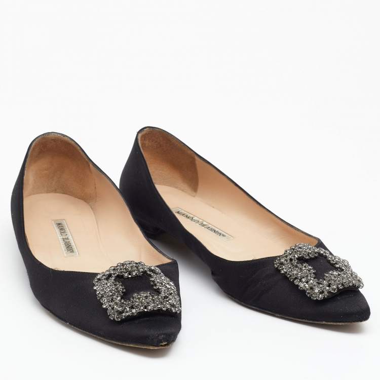 مملوكة مسبقًا Manolo Blahnik Black Satin Hangisi Crystal Embellished Ballet Flats Size 38.5