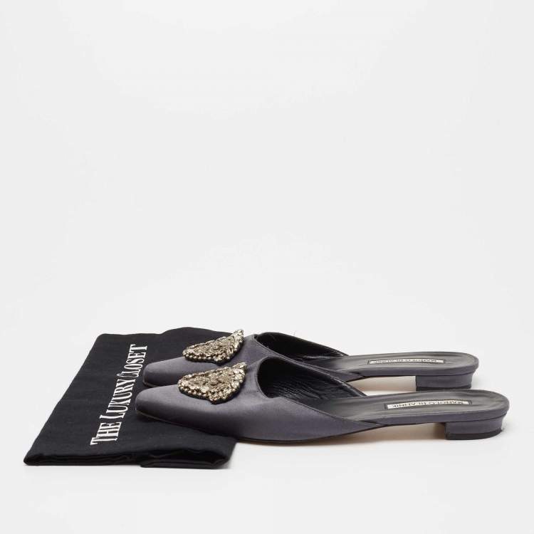 Pre Owned Manolo Blahnik Grey Satin Okkatomu Crystal Embellished Crest Flat Mules Size 39
