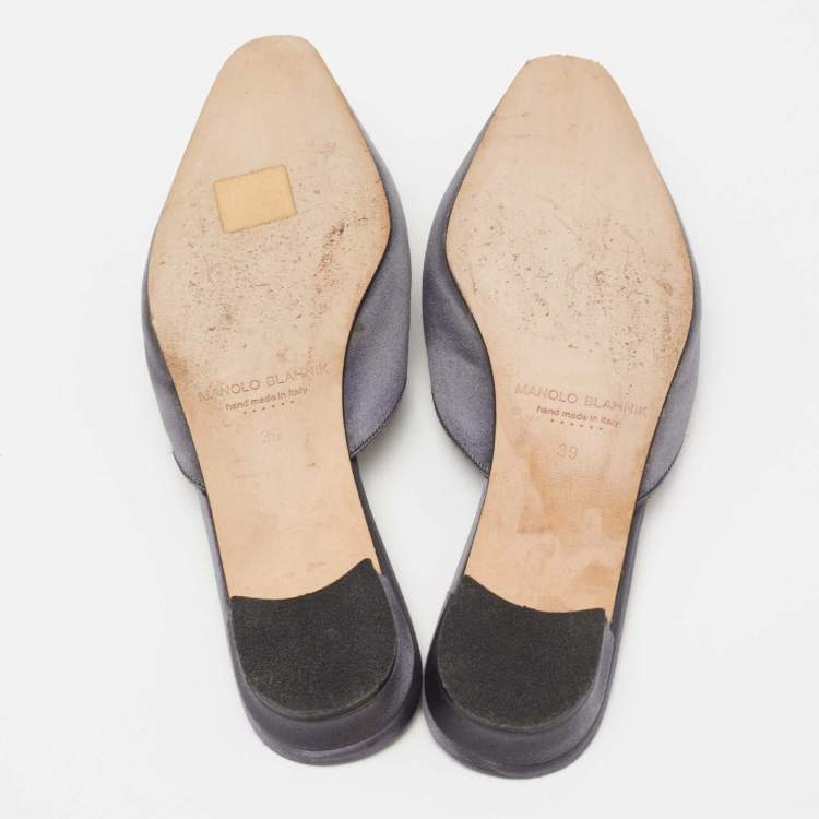 Pre Owned Manolo Blahnik Grey Satin Okkatomu Crystal Embellished Crest Flat Mules Size 39
