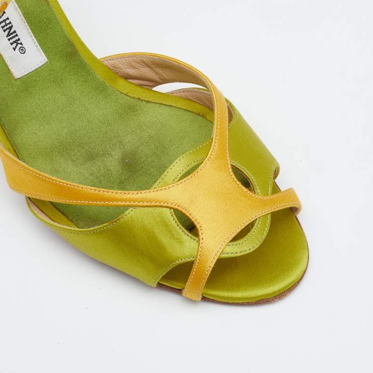 مملوكة مسبقًا Manolo Blahnik Green/Yellow Satin Ankle Strap Sandals Size 39.5
