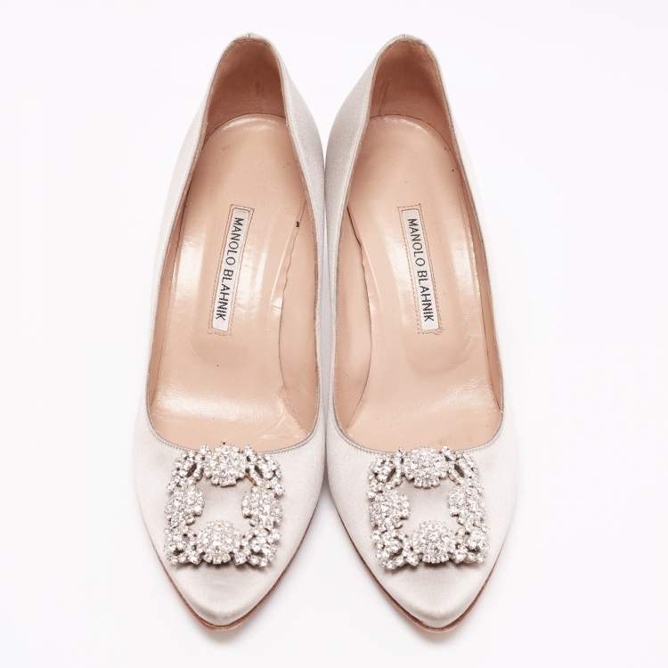 Pre Owned Manolo Blahnik Silver Satin Hangisi Crystal Embellished Pointed Toe Pumps Size 41