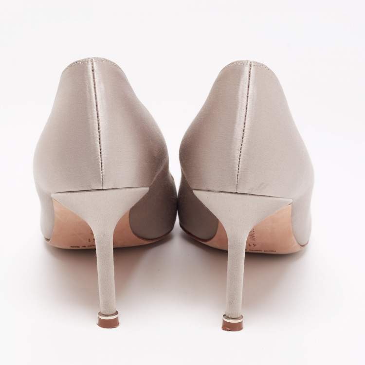 Pre Owned Manolo Blahnik Silver Satin Hangisi Crystal Embellished Pointed Toe Pumps Size 41
