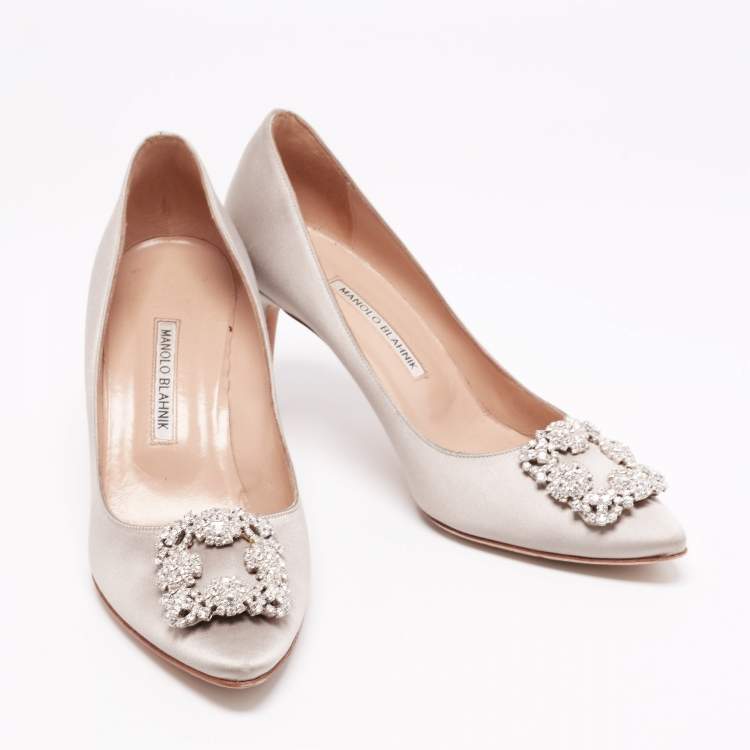 Pre Owned Manolo Blahnik Silver Satin Hangisi Crystal Embellished Pointed Toe Pumps Size 41