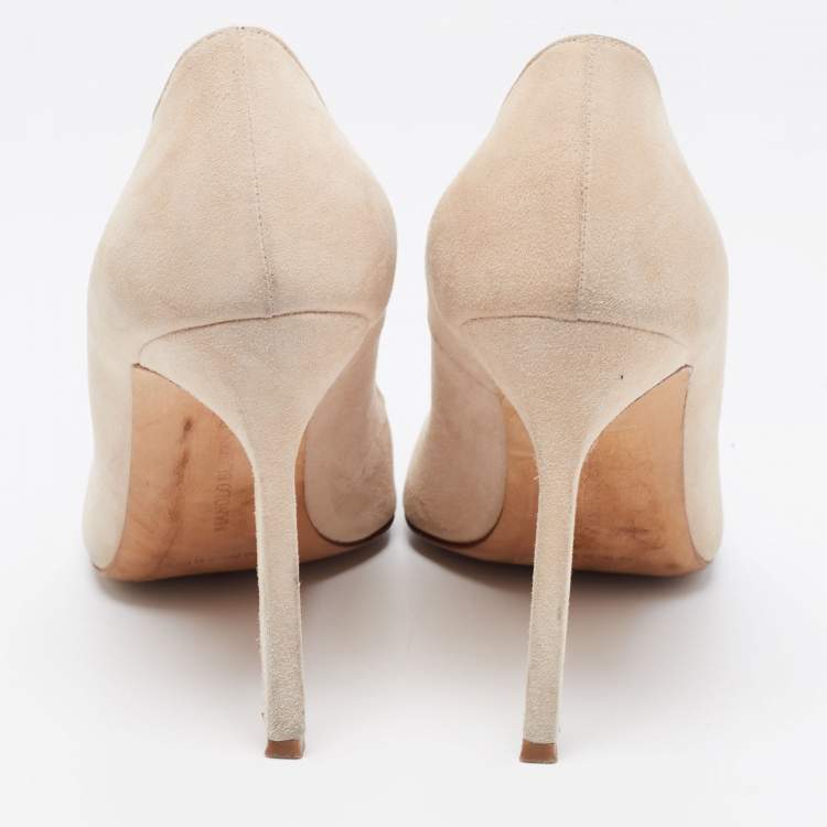 مملوكة مسبقًا Manolo Blahnik Beige Suede Round Toe Pumps Size 38