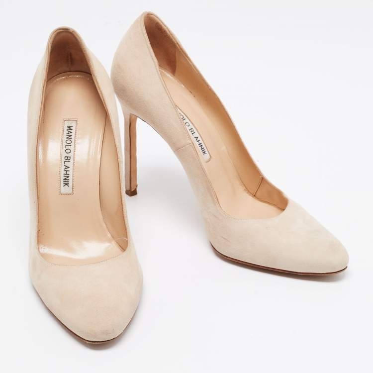 مملوكة مسبقًا Manolo Blahnik Beige Suede Round Toe Pumps Size 38