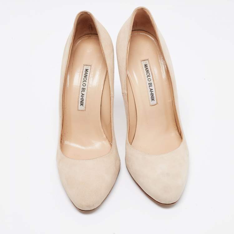 مملوكة مسبقًا Manolo Blahnik Beige Suede Round Toe Pumps Size 38