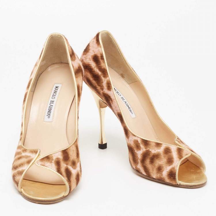 Pre Owned Manolo Blahnik Brown/White Calf Hair And Leather Peep Pumps Size 37.5