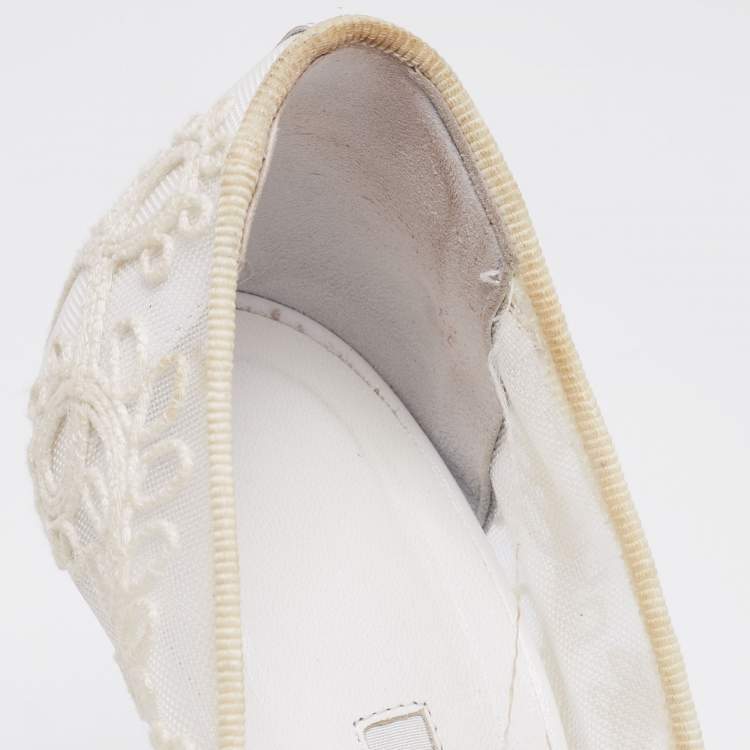Pre Owned Manolo Blahnik White Lace and Mesh BBLA Bride Pumps Size 35.5