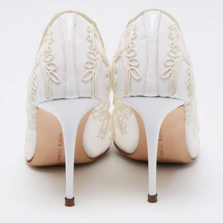 Pre Owned Manolo Blahnik White Lace and Mesh BBLA Bride Pumps Size 35.5