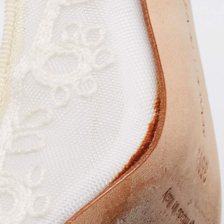 Pre Owned Manolo Blahnik White Lace and Mesh BBLA Bride Pumps Size 35.5
